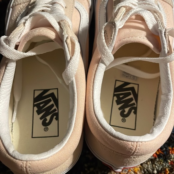 NEW. Vans suede Toepeach canvas. Womens size 7. - Picture 5 of 9